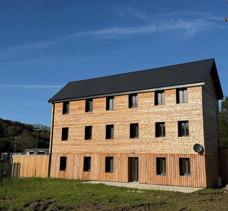 Tavaux terminé des trois logements ainsi que le bardage à Cany-Barville en Seine-Maritime 76.